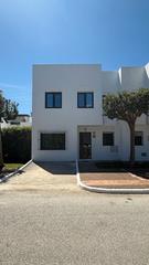 Maison jumelée à Calle 4 a 12. Casa / chalet adosado en venta en fxfx+f2 san pedro alcántara, e