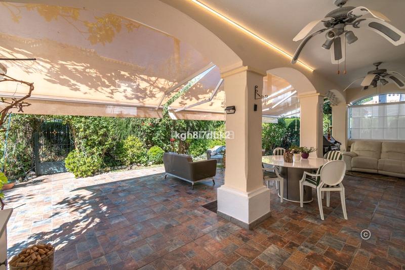 Foto 1d09432f-86ca-41e9-afed-1f00f8c76ab8. Chalet en calle garcía lorca 58 villa independiente en venta en Estepona