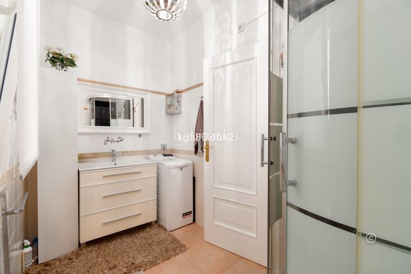 Foto 2ed1b216-15fb-49cd-9bd6-29c6340dc0d5. Chalet en calle garcía lorca 58 villa independiente en venta en Estepona