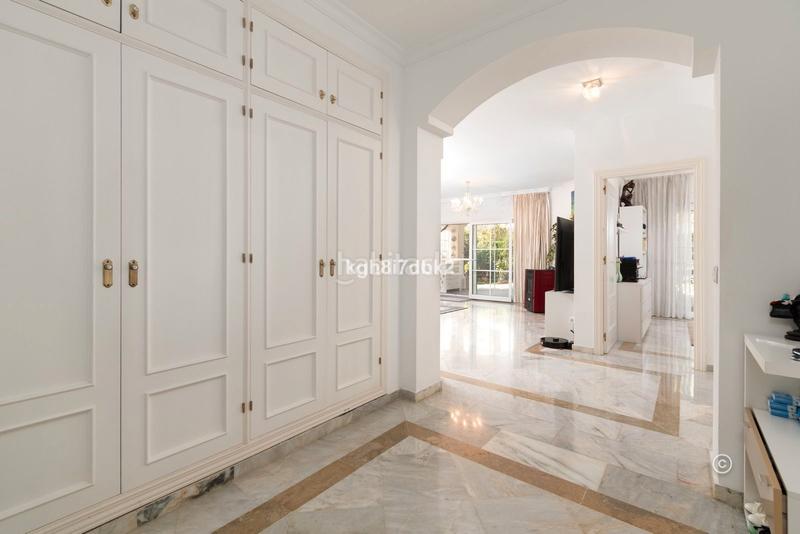 Foto 66296499-24c4-4936-91c5-514b9e8eece5. Chalet en calle garcía lorca 58 villa independiente en venta en Estepona