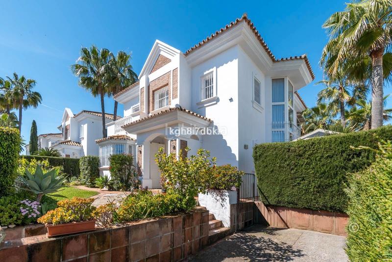Foto b77305ac-20df-4dea-a1fa-54405797538a. Chalet en calle garcía lorca 58 villa independiente en venta en Estepona