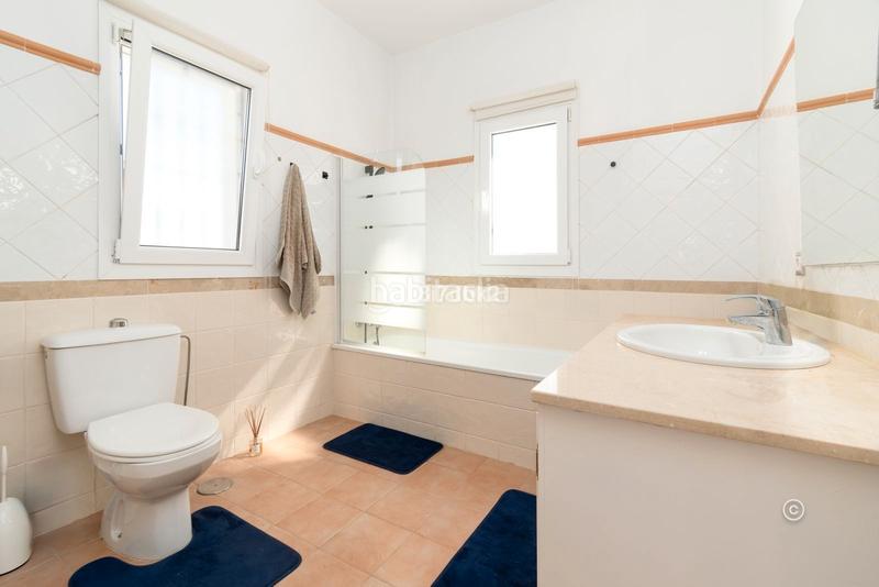 Foto c0df1b82-0f84-4bf8-95f5-29fb90102abb. Chalet en calle garcía lorca 58 villa independiente en venta en Estepona