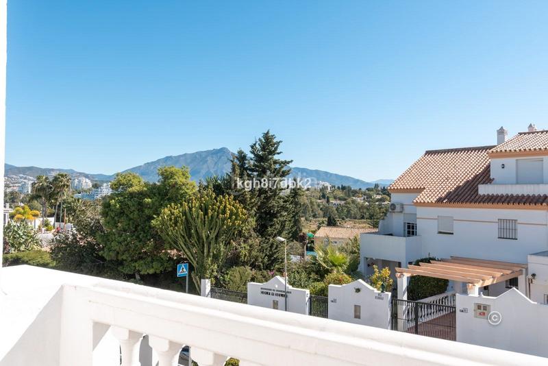 Foto e96b4549-e94d-48fa-b268-c7b2a8a36cf3. Chalet en calle garcía lorca 58 villa independiente en venta en Estepona