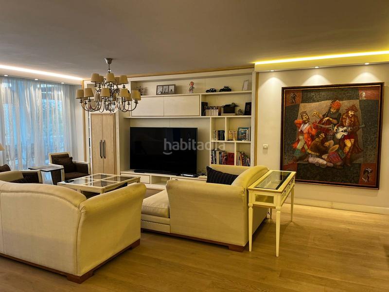 Foto 5f8e0c6b-ac58-4ea8-8b33-3dd5d6c8a62a. Apartament a avenida josé banús 17 a Puerto Banús Marbella