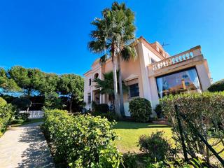 Casa pareada en Sotogrande Costa. Encuentra tu hogar en la prestigiosa sotogrande alto, costa del