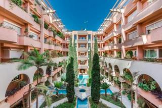 Oficina a Calle los granados 18. Establece tu negocio con prestigio en magna marbella, el corazón