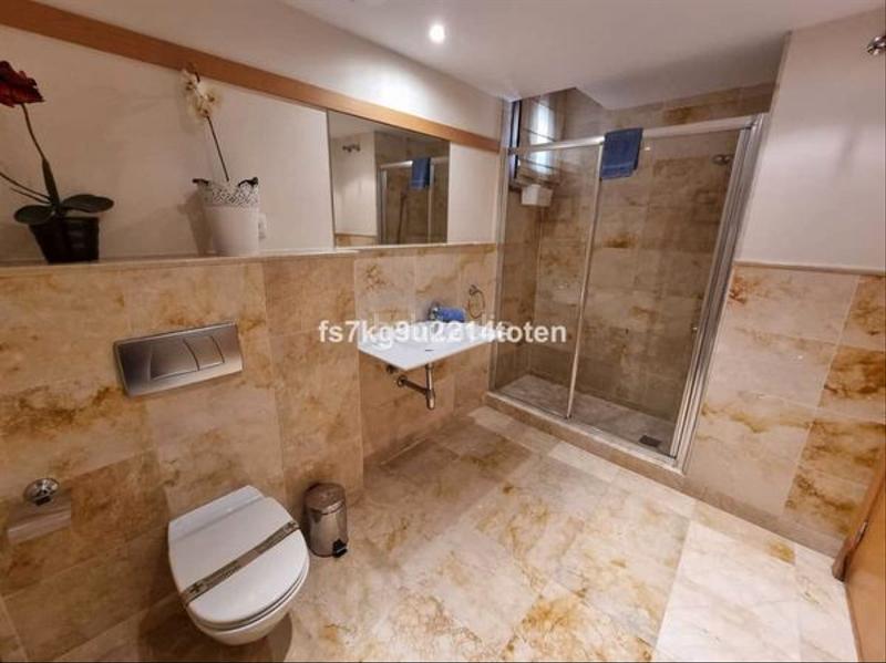 Foto 0ad5fa29-a5fc-4071-85a1-af5b4aa92e1d. Pis a calle el pinar 23 a Alto de los Monteros Marbella