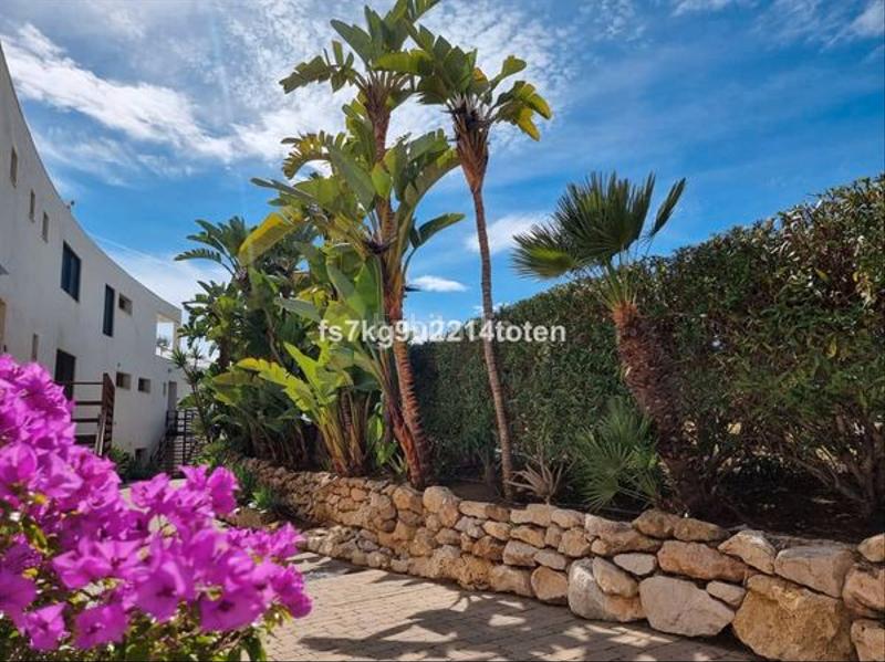 Foto a01d47b7-6d1e-4e70-89ef-217a41f1e956. Pis a calle el pinar 23 a Alto de los Monteros Marbella