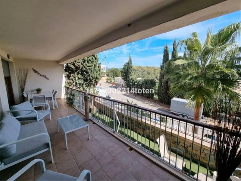 Foto e3b702fa-cc2c-465a-be24-e5bfde61fc1e. Pis a calle el pinar 23 a Alto de los Monteros Marbella