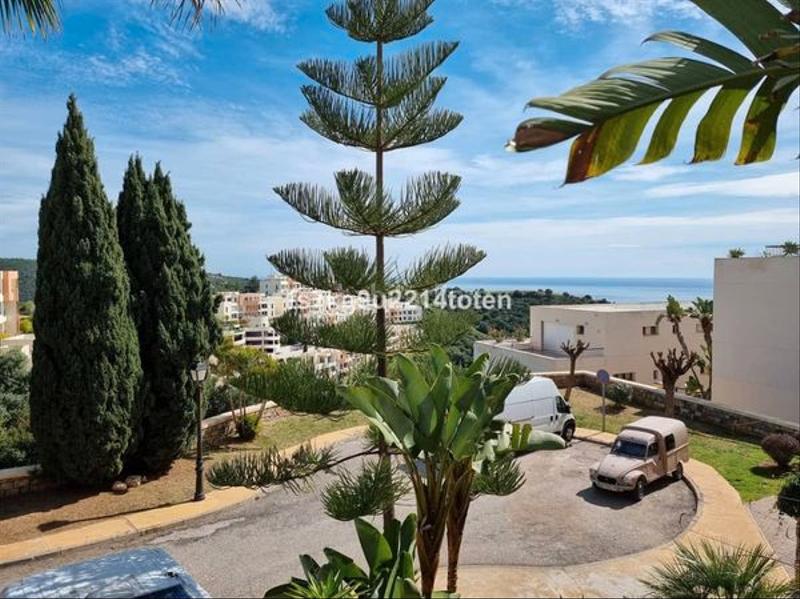 Foto e40b16fa-cb94-40cb-bcdc-a5943b2bb368. Pis a calle el pinar 23 a Alto de los Monteros Marbella