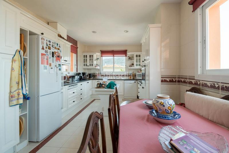 Foto 84c57844-2115-484e-b2d7-bb59fb8d76f2. Appartement dans calle los granados 18 dans Puerto Banús Marbella