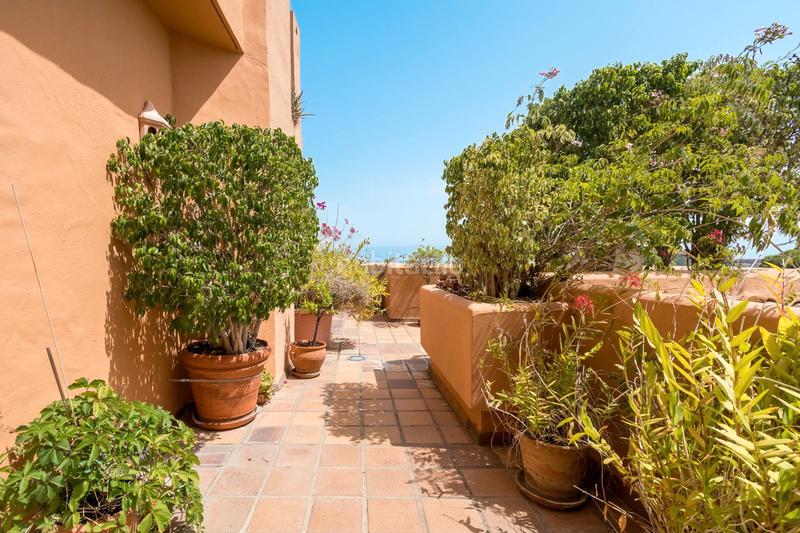 Foto d5bc1eb1-ff8b-4738-a638-6e6b2e35cee2. Appartement dans calle los granados 18 dans Puerto Banús Marbella