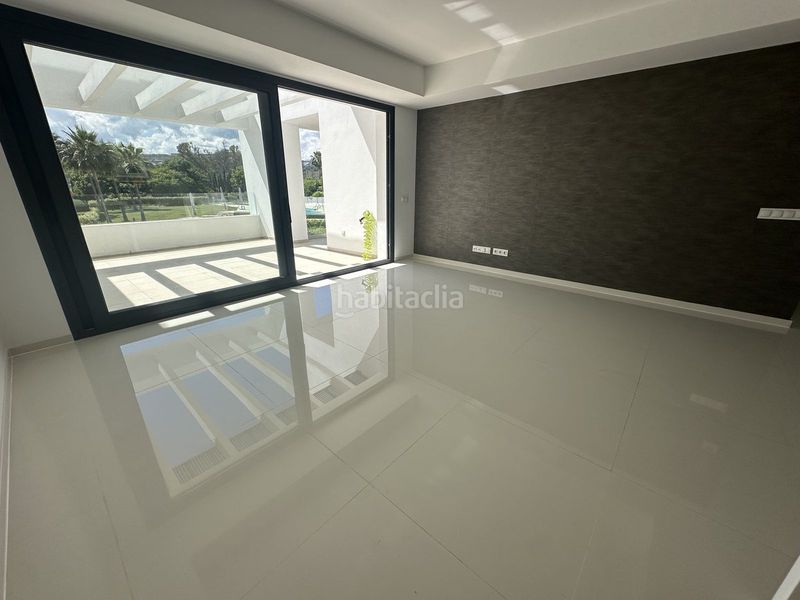 Foto 54de9d28-04be-43fc-bc70-2c3de7096732. Piso en avenida de las golondrinas 2 piso en venta en avenida de las golondrinas 2, en Estepona