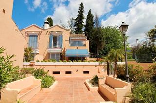 Semi detached house in Arrabal la caridad 9d. Casa / chalet adosado en venta en zona guadalpin - marbella - mi