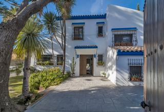 Rent Chalet in Calle los granados 18. Casa / chalet independiente en alquiler en puerto banus, costa d