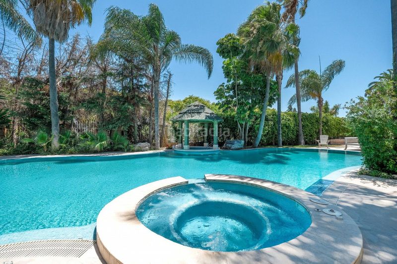 Foto 1d184449-6e87-48c6-9a7c-af535c4fc6a4. Chalet in calle los granados 18 in Puerto Banús Marbella