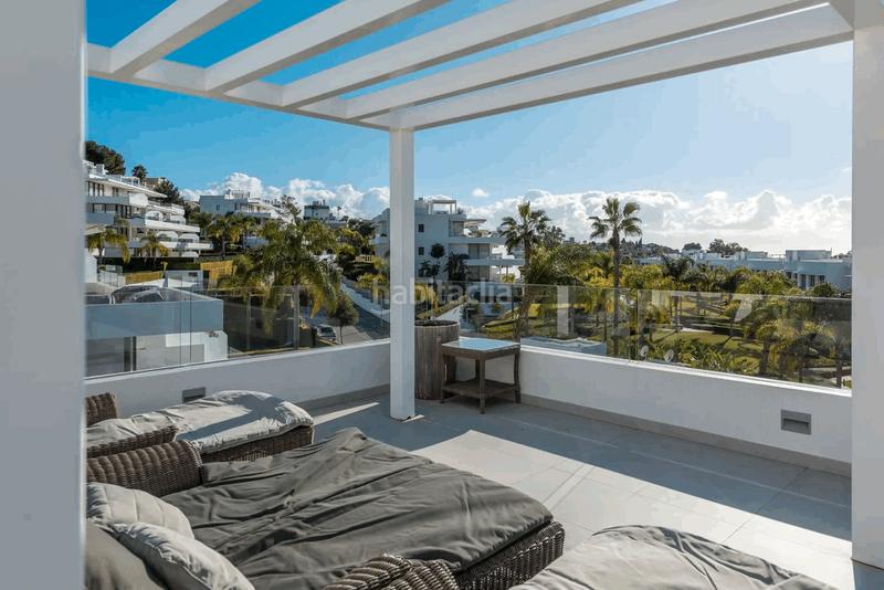 Foto 3db8da62-8d70-4821-8384-4227159ef2ee. Dúplex a calle Parque Central 5 a Parque Central Estepona