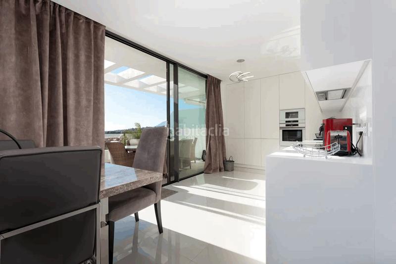 Foto 3eb49111-dabd-4b35-9351-f9548ed5acbd. Dúplex a calle Parque Central 5 a Parque Central Estepona