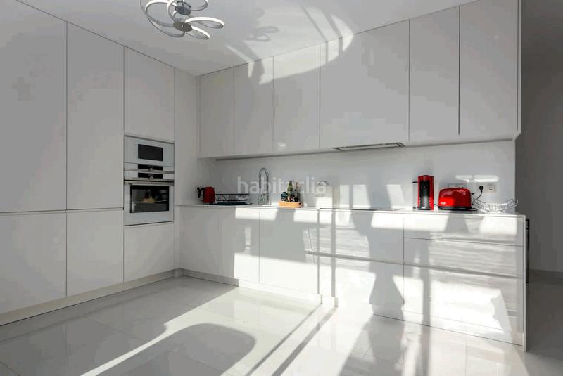 Foto 72dd48d9-16f6-4923-8aff-9a6f72780221. Dúplex a calle Parque Central 5 a Parque Central Estepona