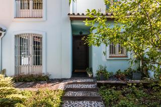 Xalet a Calle moreno carbonero 3. Casa / chalet pareado en venta en lat: 36.4801634- long: -5.0075