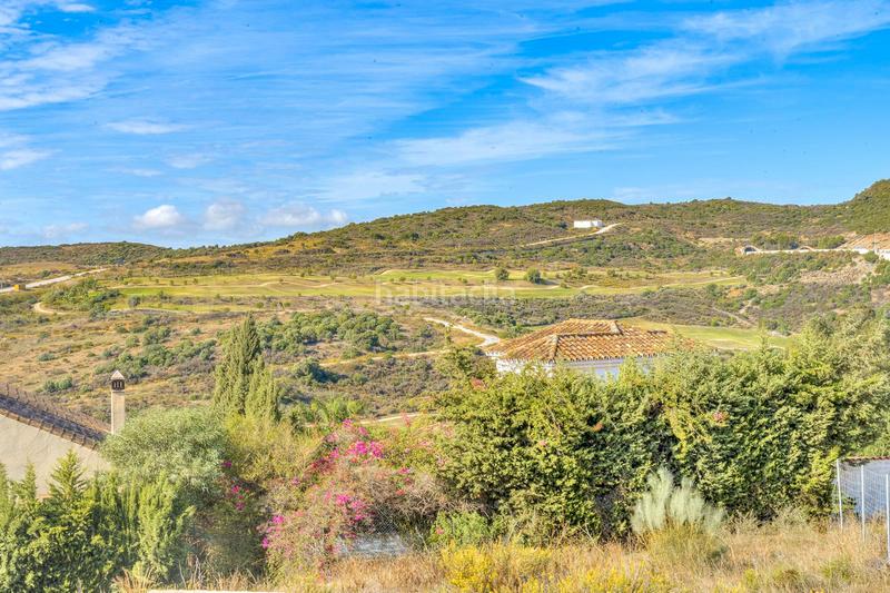 Foto c51473fa-082b-4666-a62e-485b760fb6af. Terrain résidentiel dans calle Parque Central 5 dans Estepona