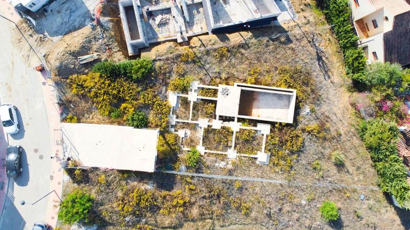 Foto f3b48ba4-f6c9-4cc2-91c5-3ca6e344f2a2. Terrain résidentiel dans calle Parque Central 5 dans Estepona