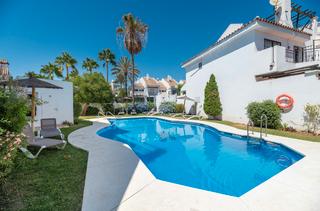 Casa adossada a Avenida de julio iglesias s/n. Casa / chalet adosado en venta en puerto banús 32, andalucía