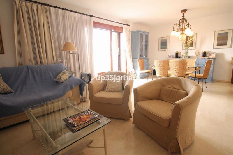Foto 9e53d8ff-cc03-45e2-9611-6df38cdb4505. Ático en calle moreno carbonero 3 ático en venta en lat: 36.4256345- long: -5.1510261 52, en Málaga