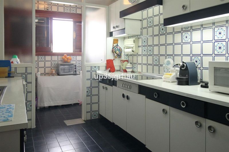 Foto a72c6a42-3455-48ab-9525-9701edffbb66. Ático en calle moreno carbonero 3 ático en venta en lat: 36.4256345- long: -5.1510261 52, en Málaga
