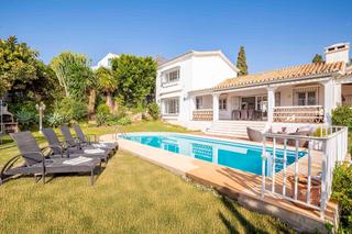 Xalet a Avenida benamara 15. Casa / chalet independiente en venta en urbanizacion paraiso alt