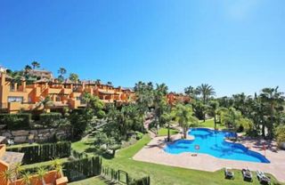 Location Maison jumelée à Calle felisa de cortes 8. Casa / chalet pareado en alquiler en nueva milla de oro 0, málag