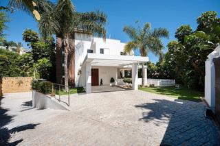 Xalet a Calle la pacheca alta 22. Casa / chalet independiente en venta en g274+55 marbella, españa