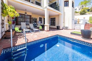 Maison jumelée à Calle montemayor 2. Casa / chalet adosado en venta en calle montemayor 0, benahavís