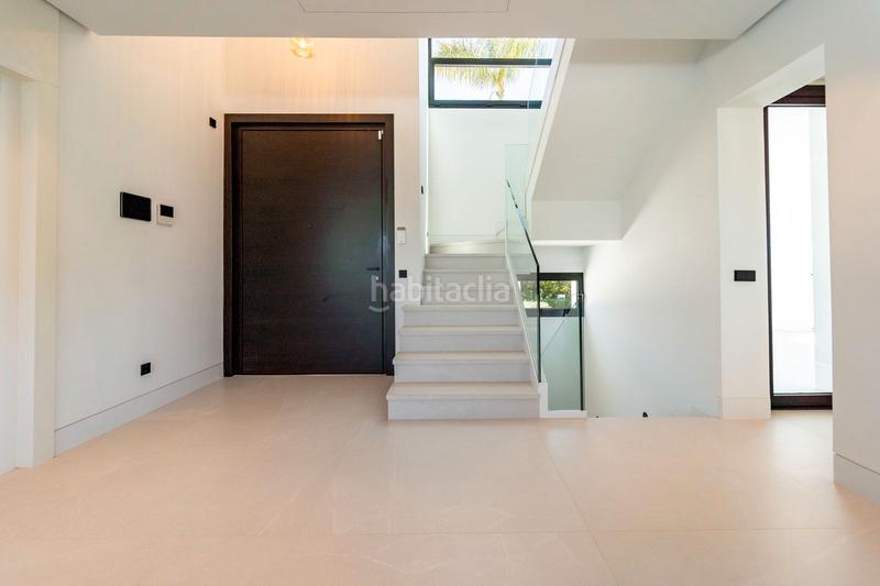 Foto 21119847-3fd1-4ee9-b141-86fbac785a70. Pis a avenida de julio iglesias s/n a Puerto Banús Marbella