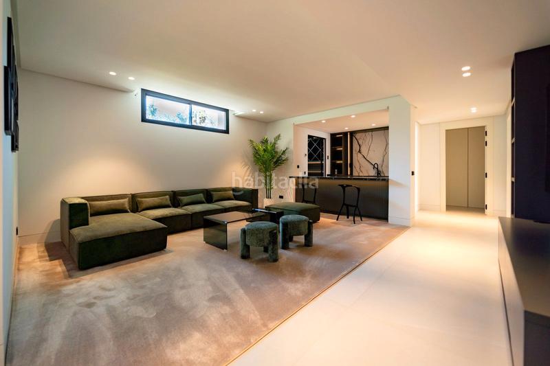 Foto bd365811-785a-4f06-abf3-1aa779890564. Pis a avenida de julio iglesias s/n a Puerto Banús Marbella