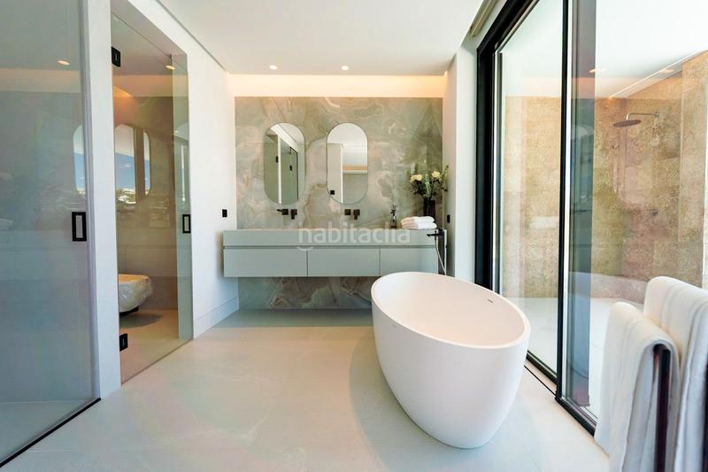 Foto c54995f9-171f-4c03-a6bc-15e1df08197c. Pis a avenida de julio iglesias s/n a Puerto Banús Marbella