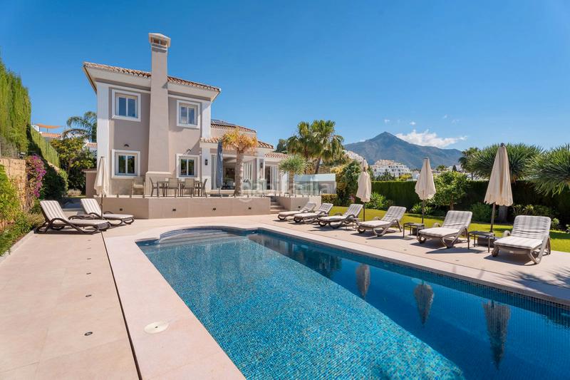 Foto 068a5093-d9a3-4d88-a657-c4670fd8b94f. Chalet dans Nueva Andalucía centro Marbella