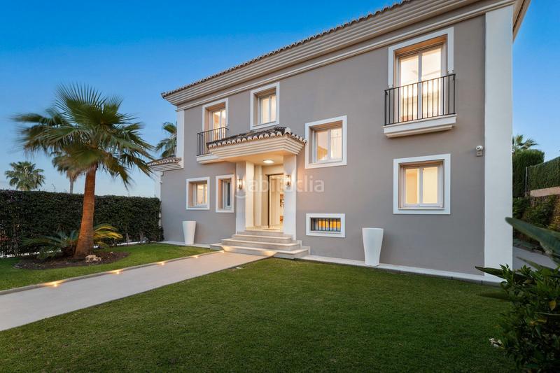 Foto 875774e4-d321-4db6-9ccc-68c7ab35eea1. Chalet dans Nueva Andalucía centro Marbella