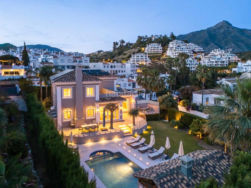 Foto eb404fda-3805-48bf-ac51-bf1f9898d806. Chalet dans Nueva Andalucía centro Marbella