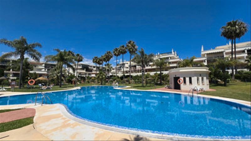 Foto 2f80b59c-85d6-4843-bb59-71ca21f8c3cc. Pis a calle río danubio 7a a Rodeo Alto - Guadaiza - La Campana Marbella