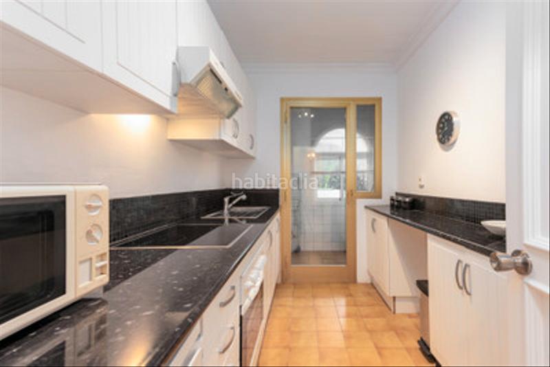 Foto 2da8ec70-946d-48ab-9158-5af97c9e79ef. Appartamento in calle las violetas 3 in Nueva Andalucía centro Marbella