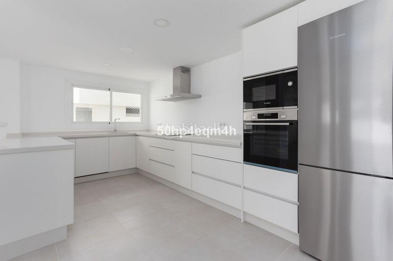 Foto 76c605d1-e002-4782-adbd-8d8177849598. Piso en calle 4 a 12 piso en venta en Guadalmina Baja 1, san pedro alcántara en Marbella
