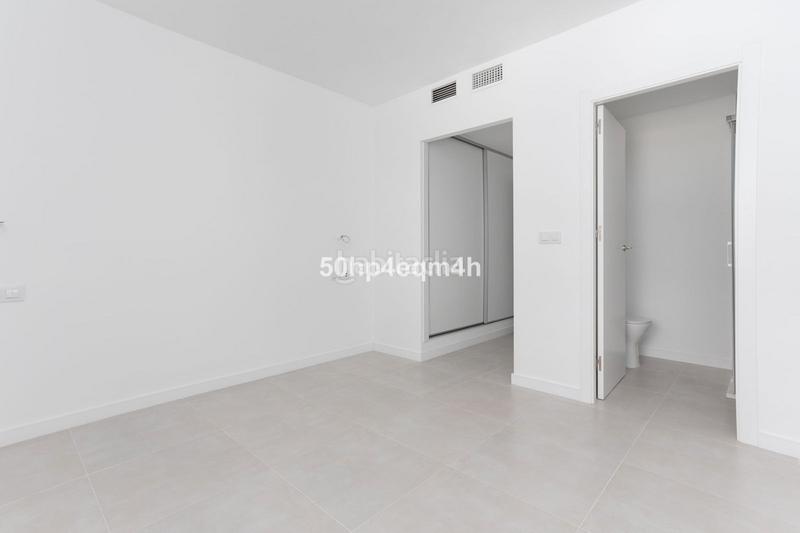 Foto bc2e4d86-9356-48b1-afde-4016cc4a523f. Piso en calle 4 a 12 piso en venta en Guadalmina Baja 1, san pedro alcántara en Marbella