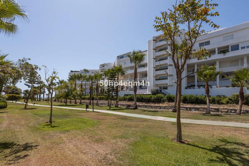 Foto bdbbd801-7e80-42f2-9b0c-7ef4a40603d6. Piso en calle 4 a 12 piso en venta en Guadalmina Baja 1, san pedro alcántara en Marbella