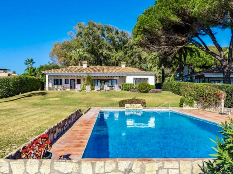 Foto 4a7b59bb-3ac4-4a8c-a5ab-a4e2c634b4e6. Terrain résidentiel dans calle Parque Central 52 dans Estepona