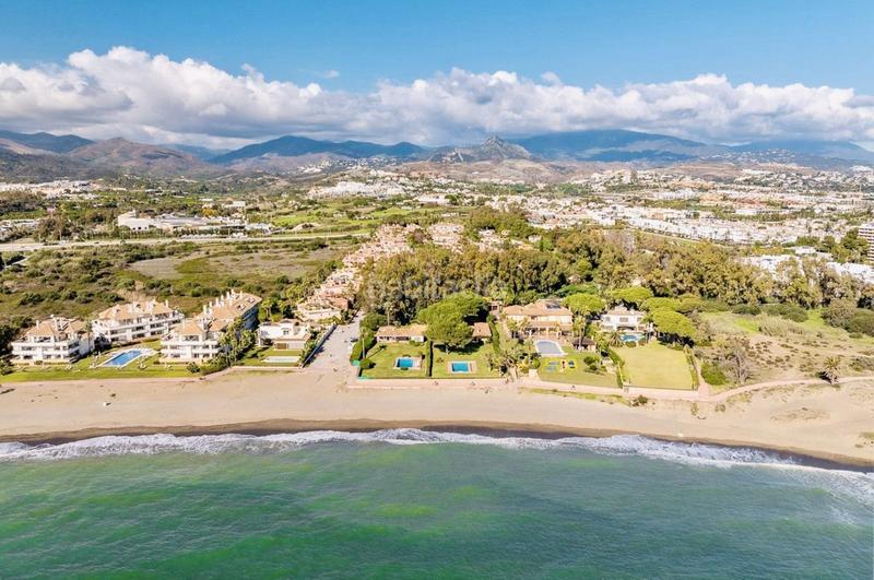 Foto d73ddea3-b351-4951-810f-5ba42884334a. Terrain résidentiel dans calle Parque Central 52 dans Estepona