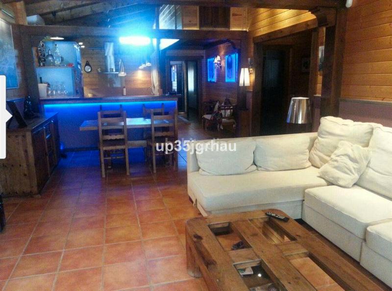 Foto 0bf1601e-8c86-46cb-9b71-4a76076dabbb. Apartamento en calle Parque Central 5 piso en venta 17, en Estepona