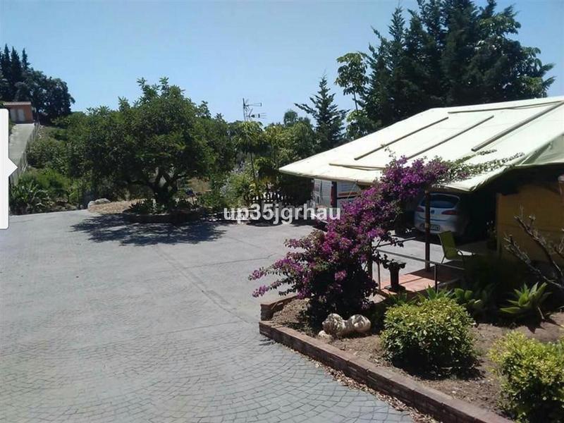 Foto 196540d3-5c2e-416f-b8c6-8af83420ee8f. Apartamento en calle Parque Central 5 piso en venta 17, en Estepona