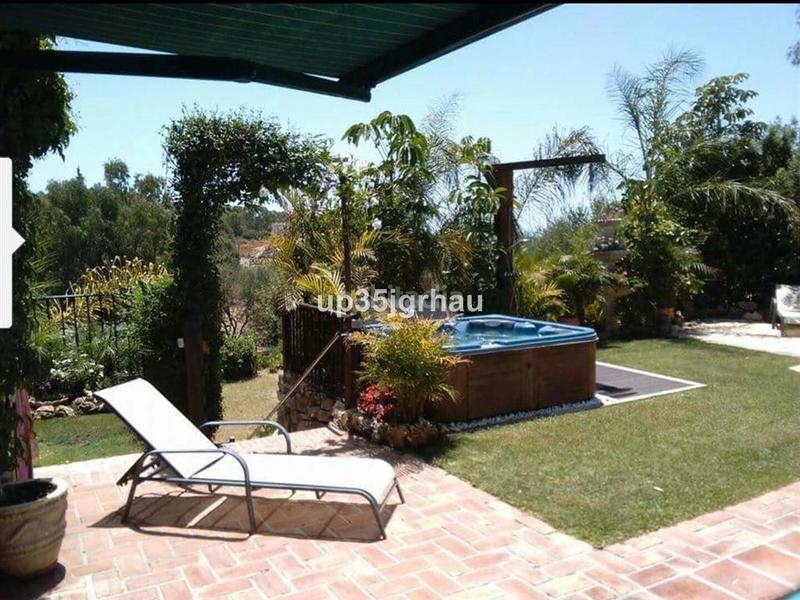 Foto 8cd92e7d-8f6f-4d32-94f9-21d46f842f1d. Apartamento en calle Parque Central 5 piso en venta 17, en Estepona
