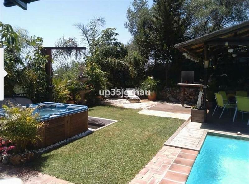 Foto 8d318fb1-2f9c-4150-9c63-f67cf3644d9e. Apartamento en calle Parque Central 5 piso en venta 17, en Estepona